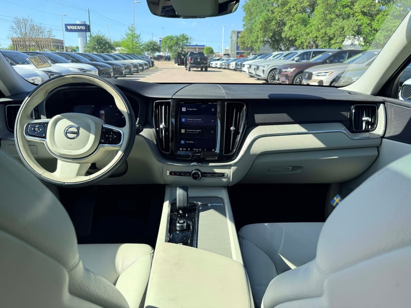 2023 Volvo XC60 - Image 13