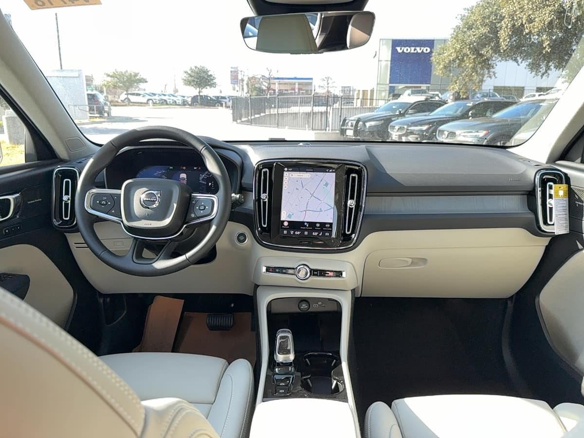 2026 Volvo XC40 - Image 15