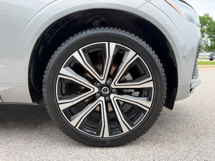 2023 Volvo XC60 - Image 8