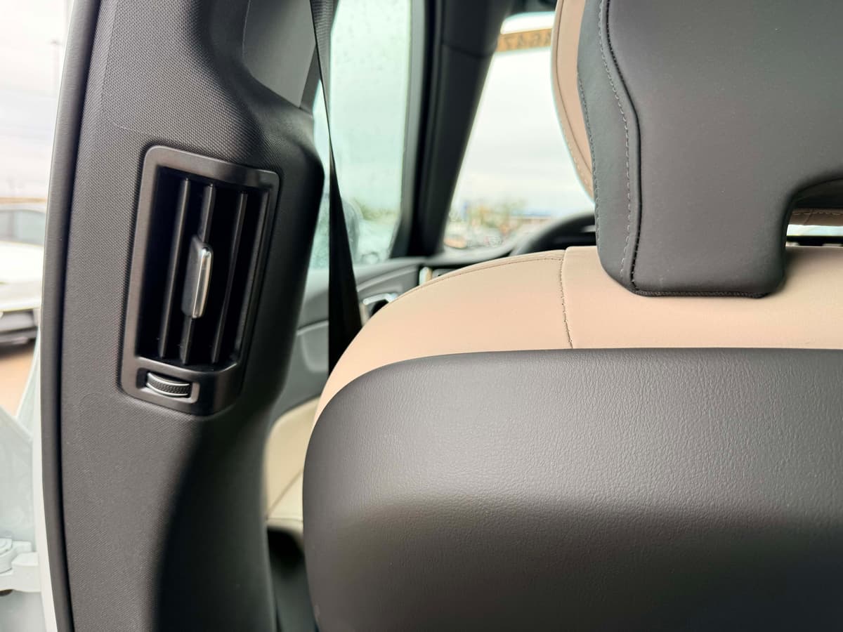 2026 Volvo XC60 - Image 16