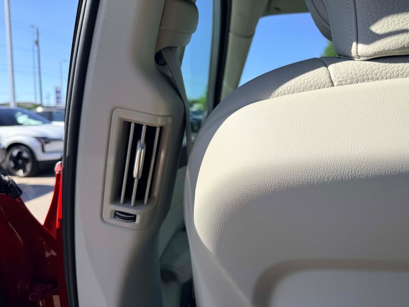2023 Volvo XC60 - Image 11