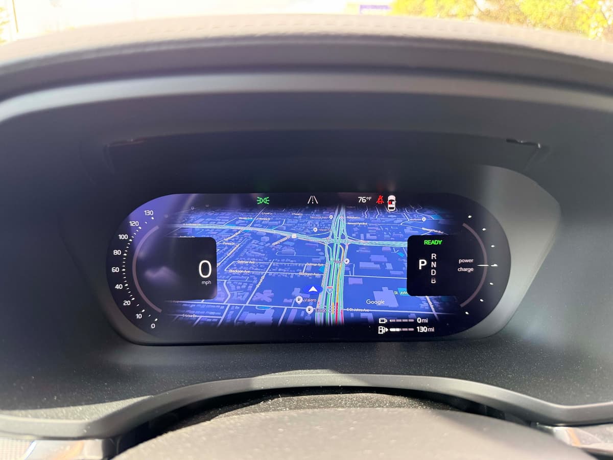 2024 Volvo V60 plug-in hybrid - Image 17