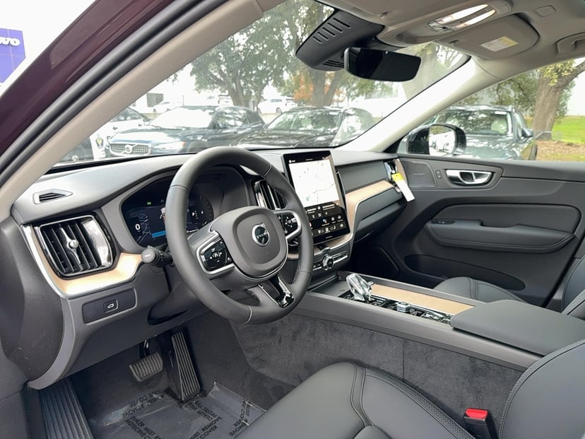 2026 Volvo XC60 - Image 10