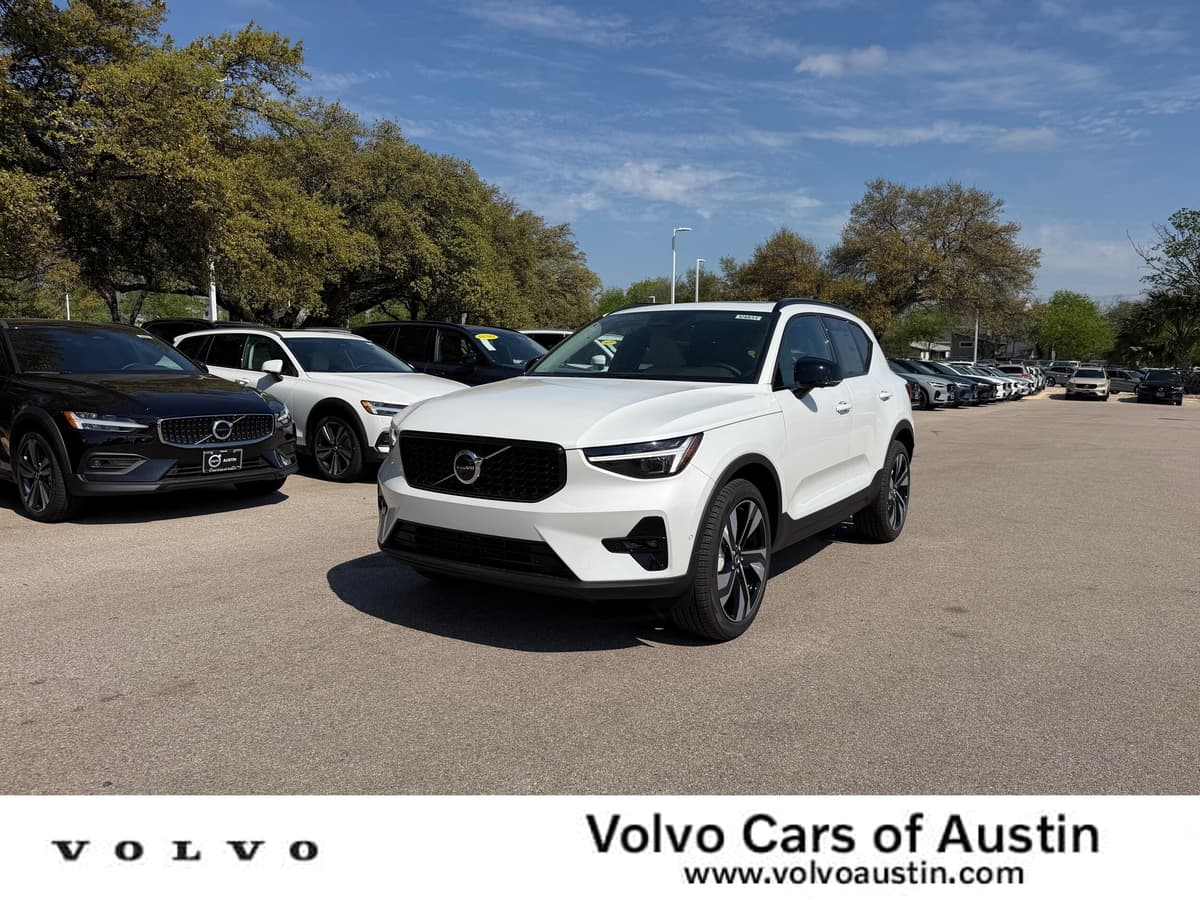 2026 Volvo XC40 - Image 1