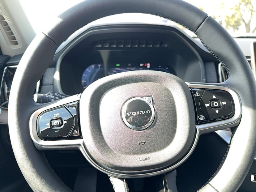 2025 Volvo XC90 plug-in hybrid - Image 18