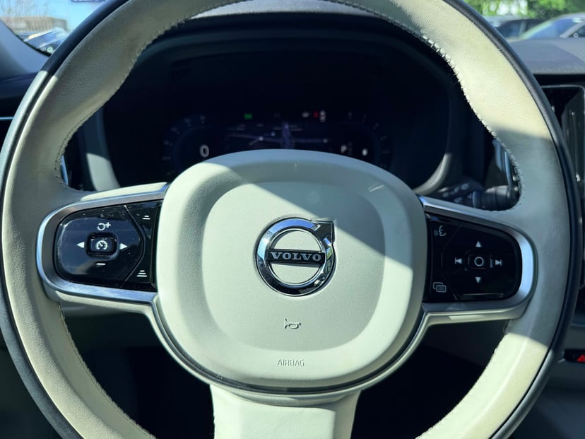 2023 Volvo XC60 - Image 15