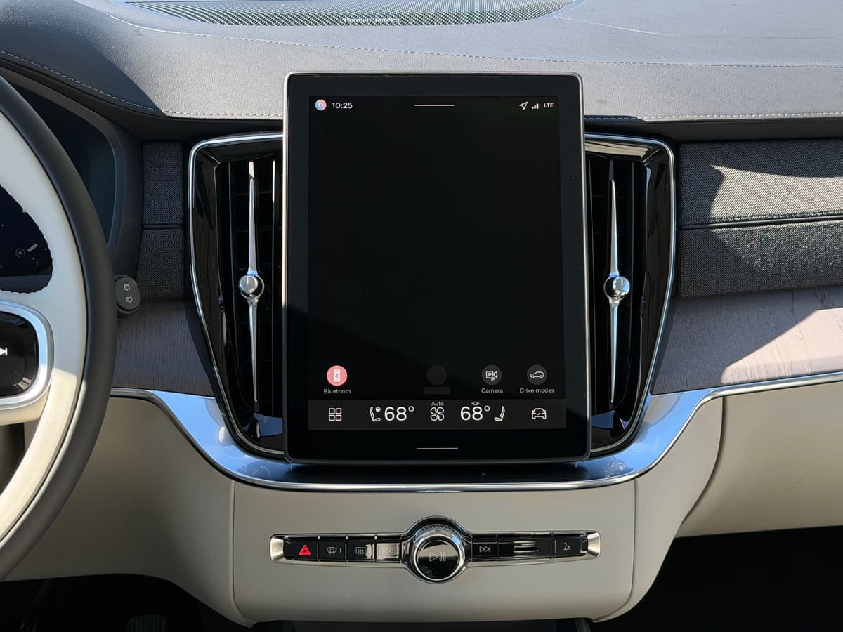 2026 Volvo XC90 - Image 13