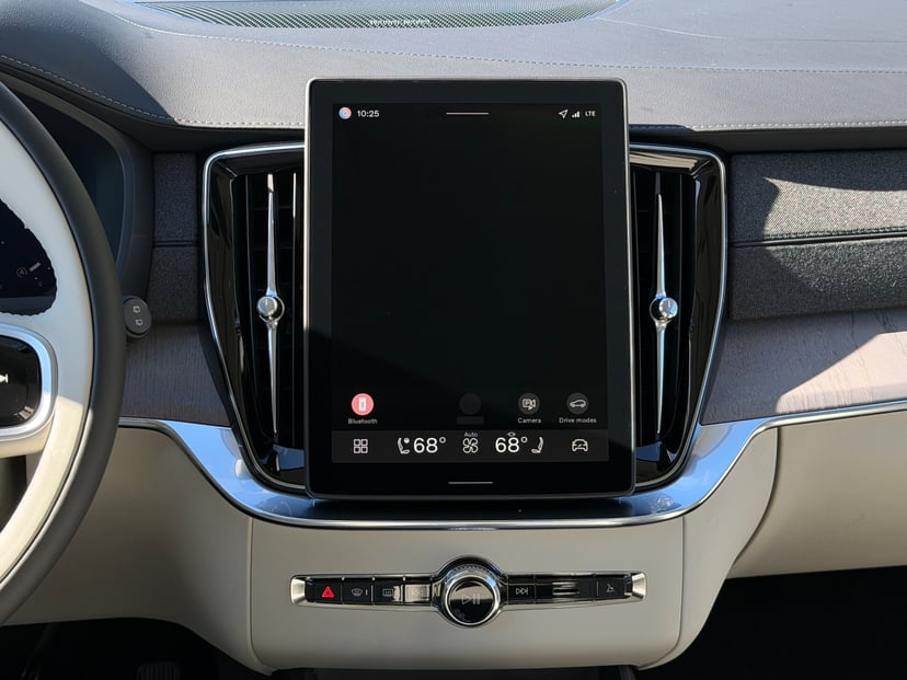 2026 Volvo XC90 - Image 13