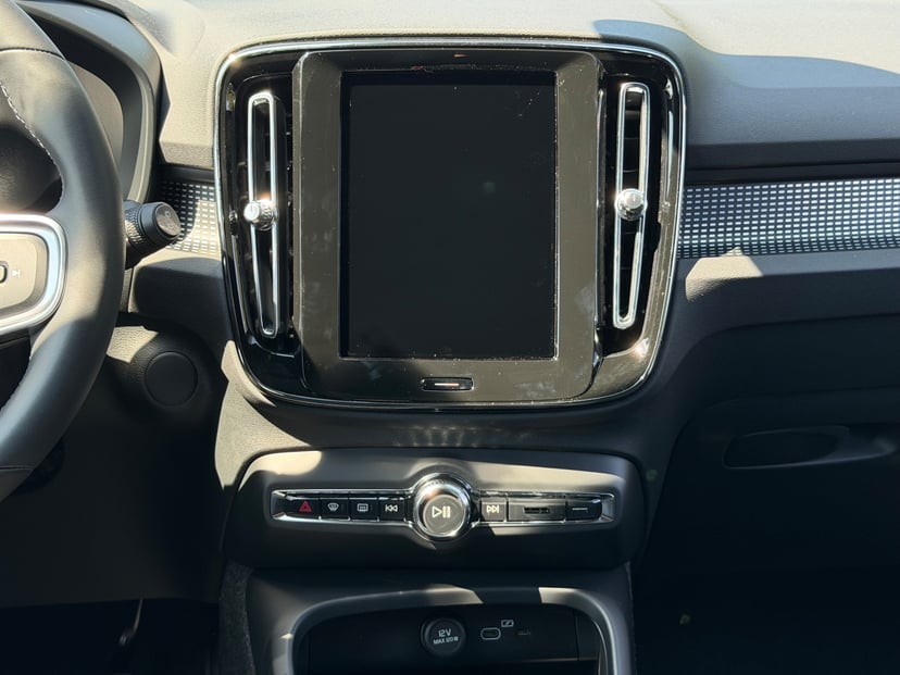 2026 Volvo EX40 - Image 12