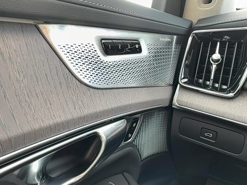 2026 Volvo XC90 - Image 17