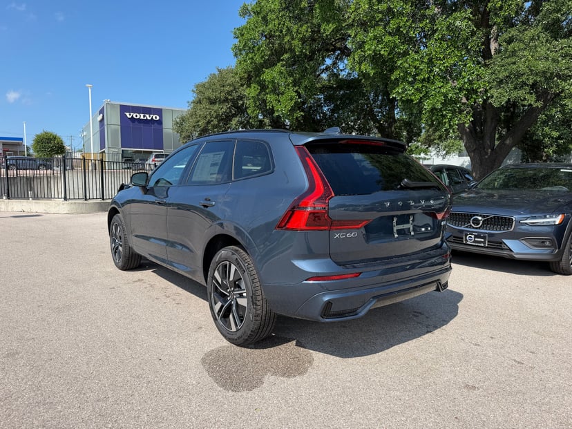 2026 Volvo XC60 - Image 3