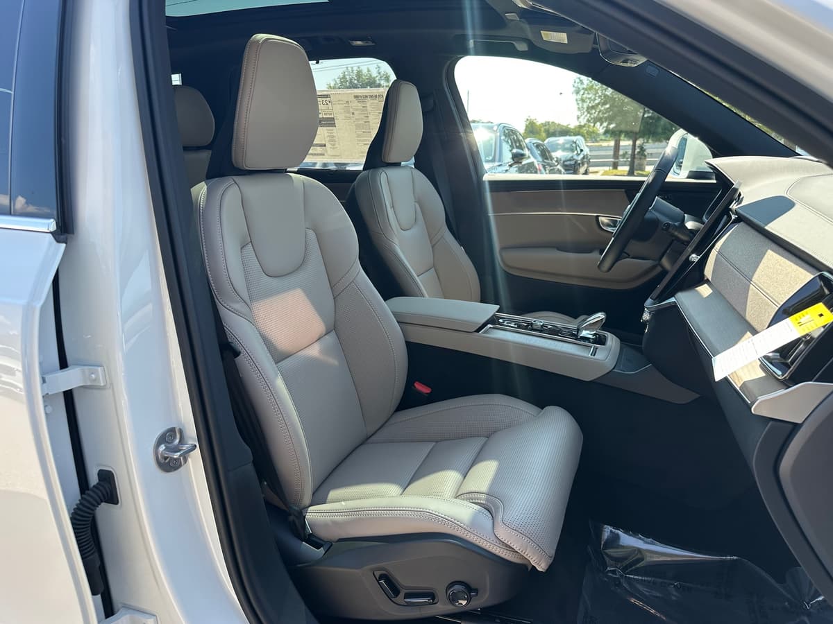 2026 Volvo XC90 - Image 8