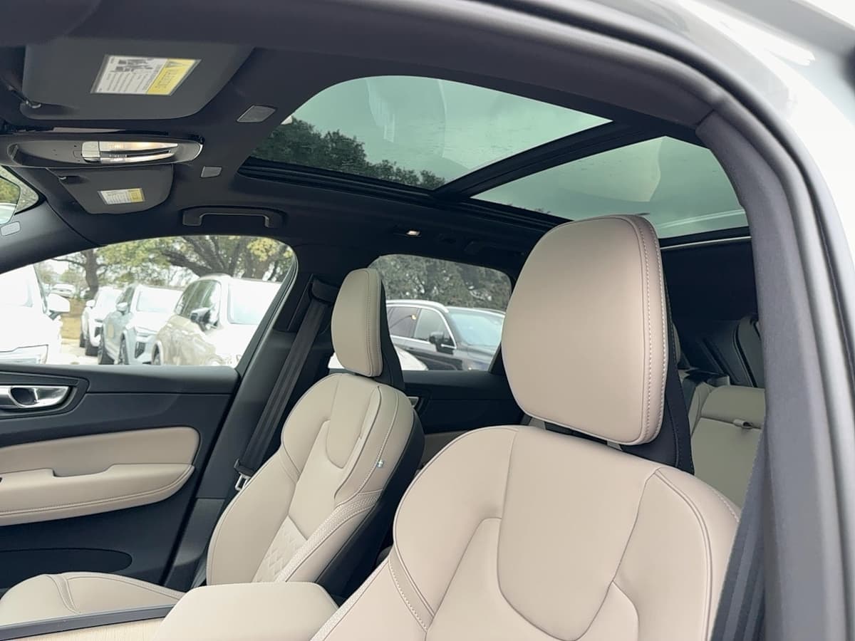 2026 Volvo XC60 - Image 13