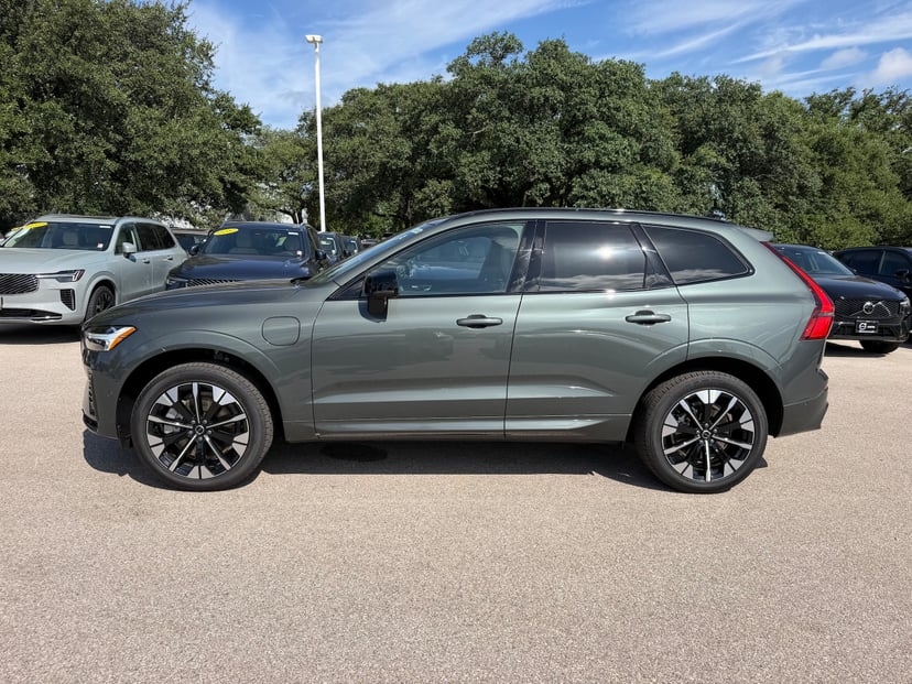 2026 Volvo XC60 plug-in hybrid - Image 2
