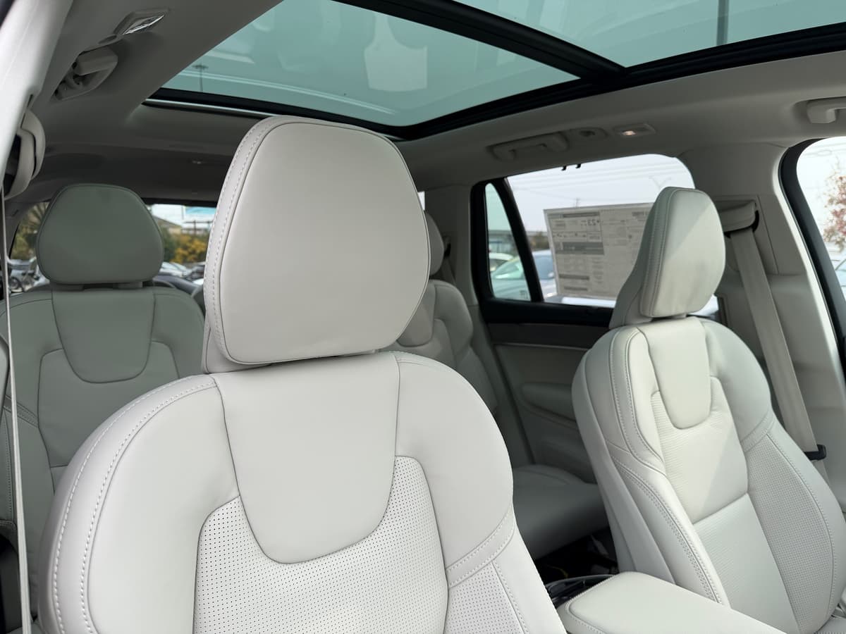 2026 Volvo XC90 - Image 9