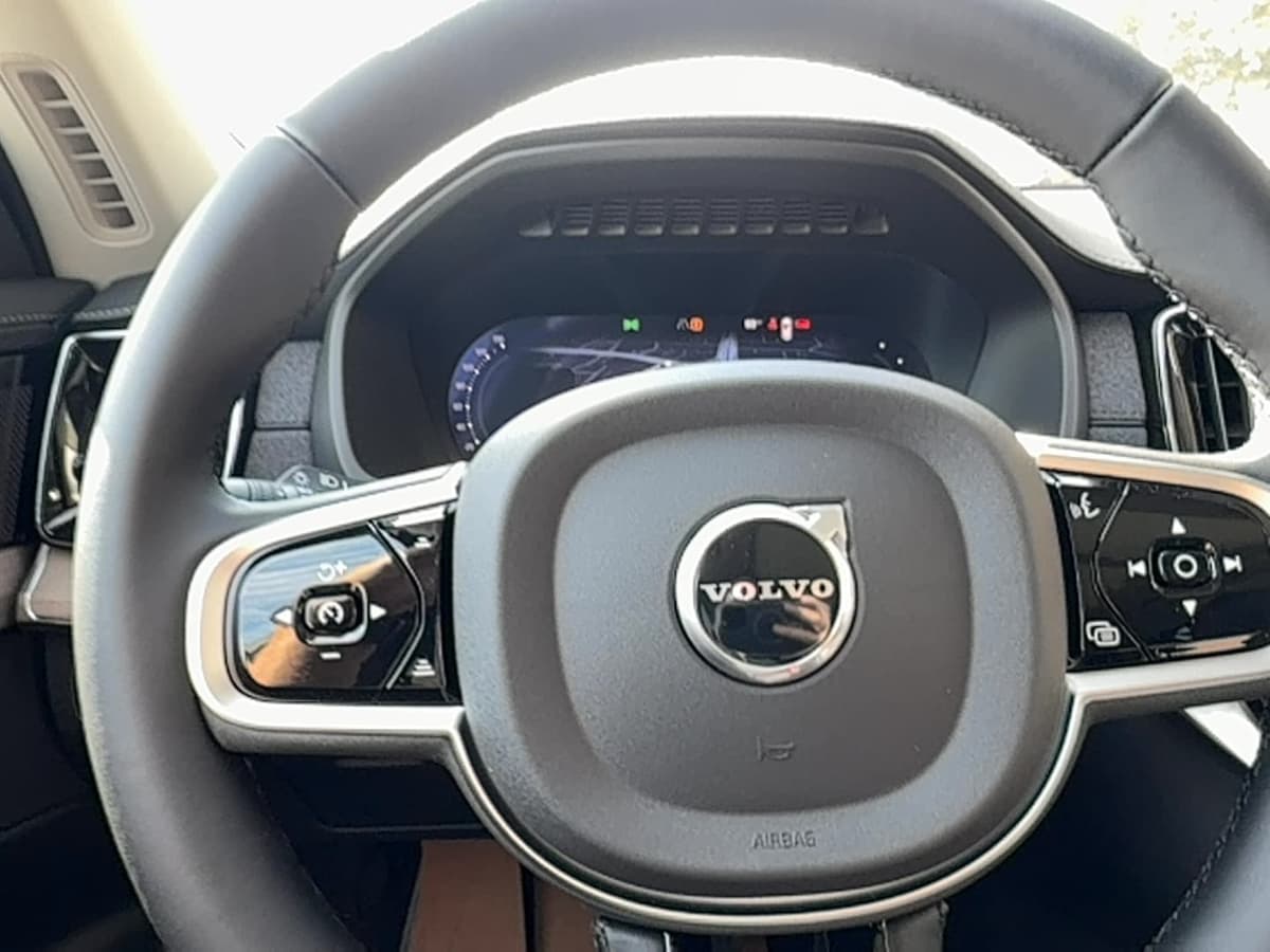 2026 Volvo XC90 plug-in hybrid - Image 21