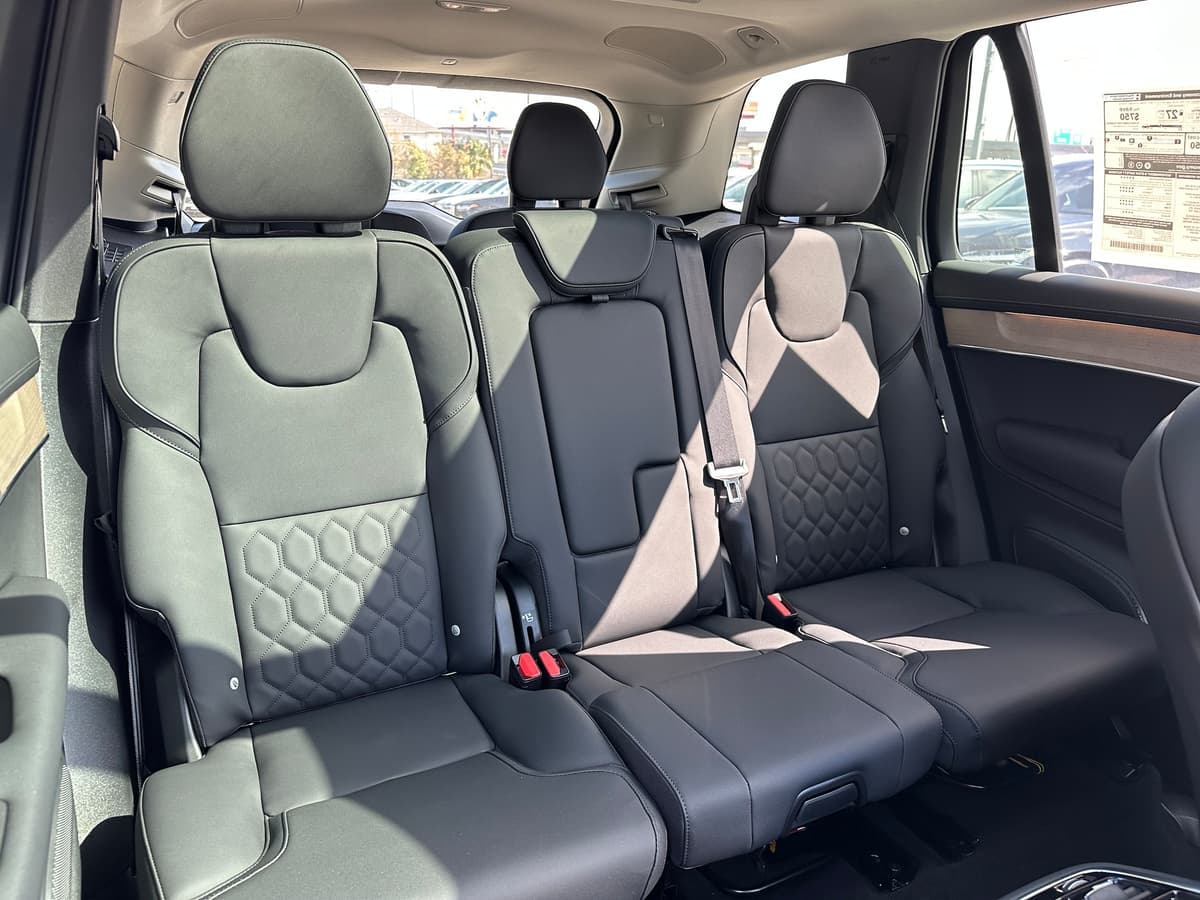 2025 Volvo XC90 plug-in hybrid - Image 9