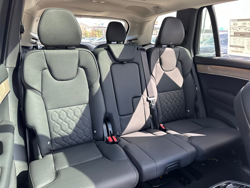 2025 Volvo XC90 plug-in hybrid - Image 8