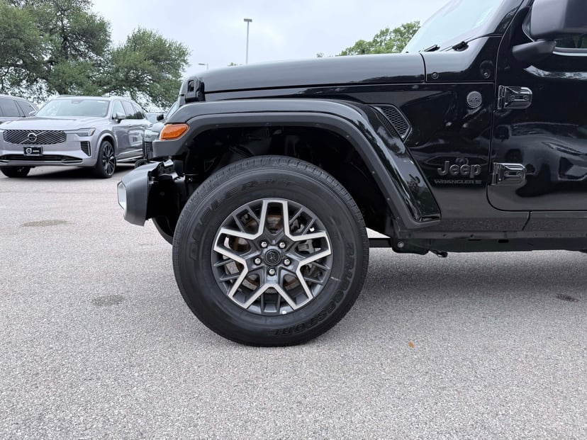 2025 Jeep Wrangler - Image 10