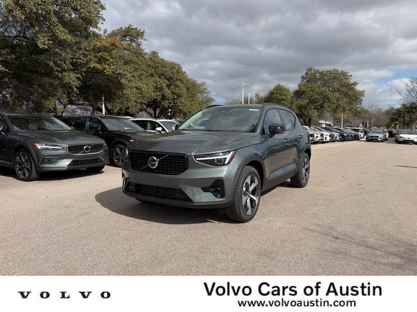 2026 Volvo XC40 - Image 1