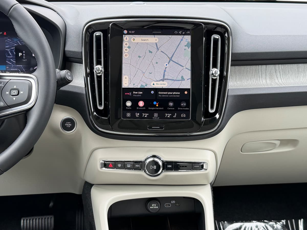 2026 Volvo XC40 - Image 12