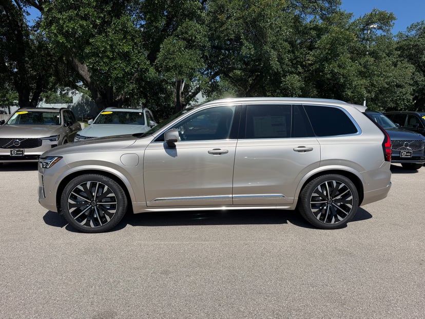2026 Volvo XC90 plug-in hybrid - Image 1
