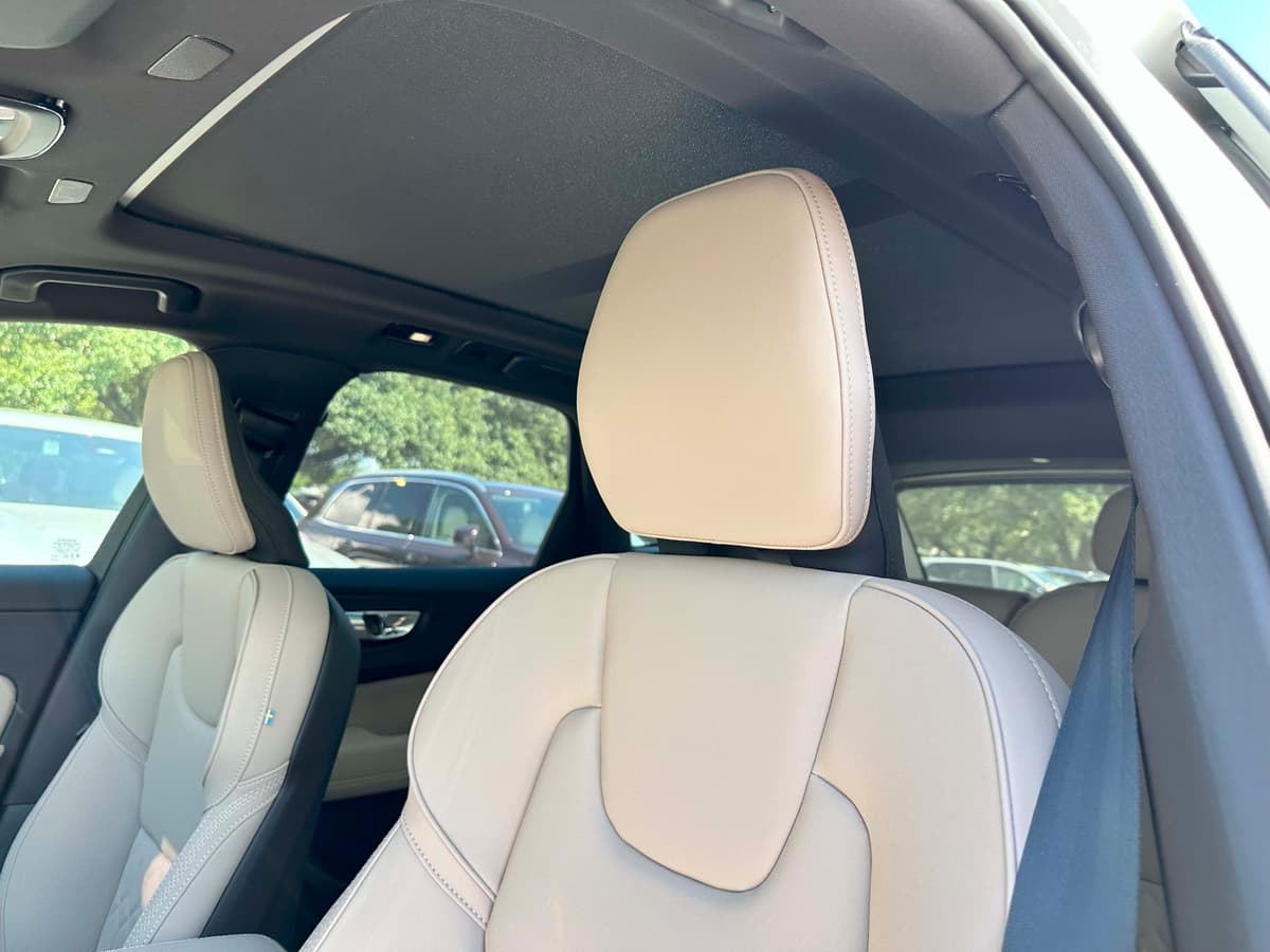 2026 Volvo XC60 - Image 12