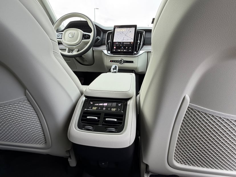 2026 Volvo XC90 - Image 10
