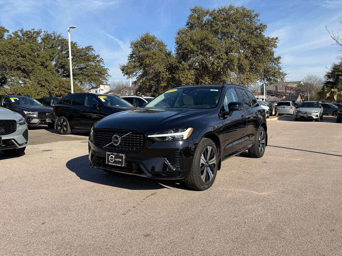 2024 Volvo XC60 plug-in hybrid - Image 2