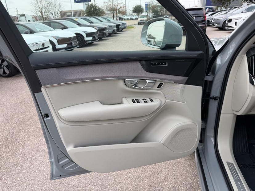2026 Volvo XC90 - Image 17