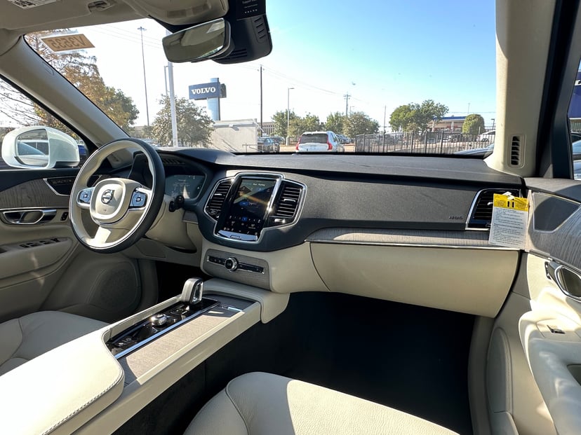 2025 Volvo XC90 plug-in hybrid - Image 10