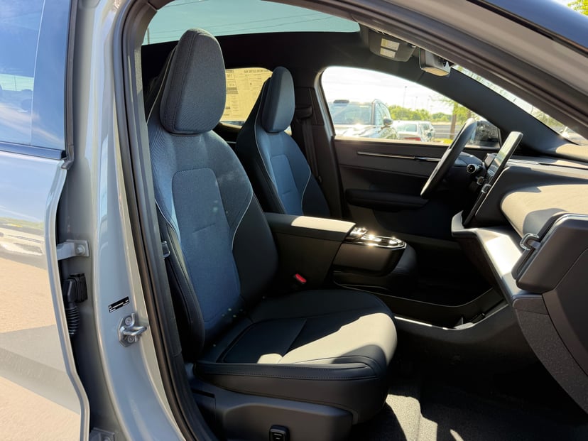 2026 Volvo EX30 - Image 8