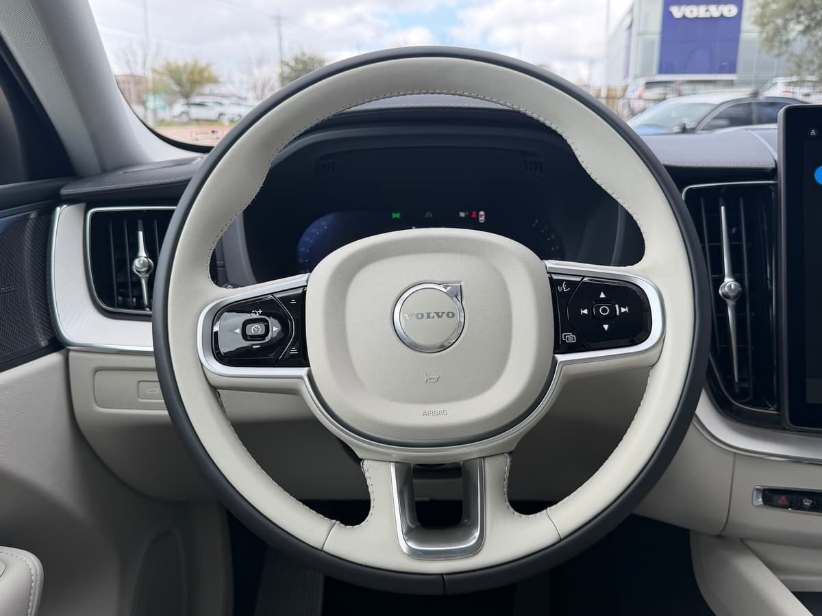 2026 Volvo XC60 - Image 14