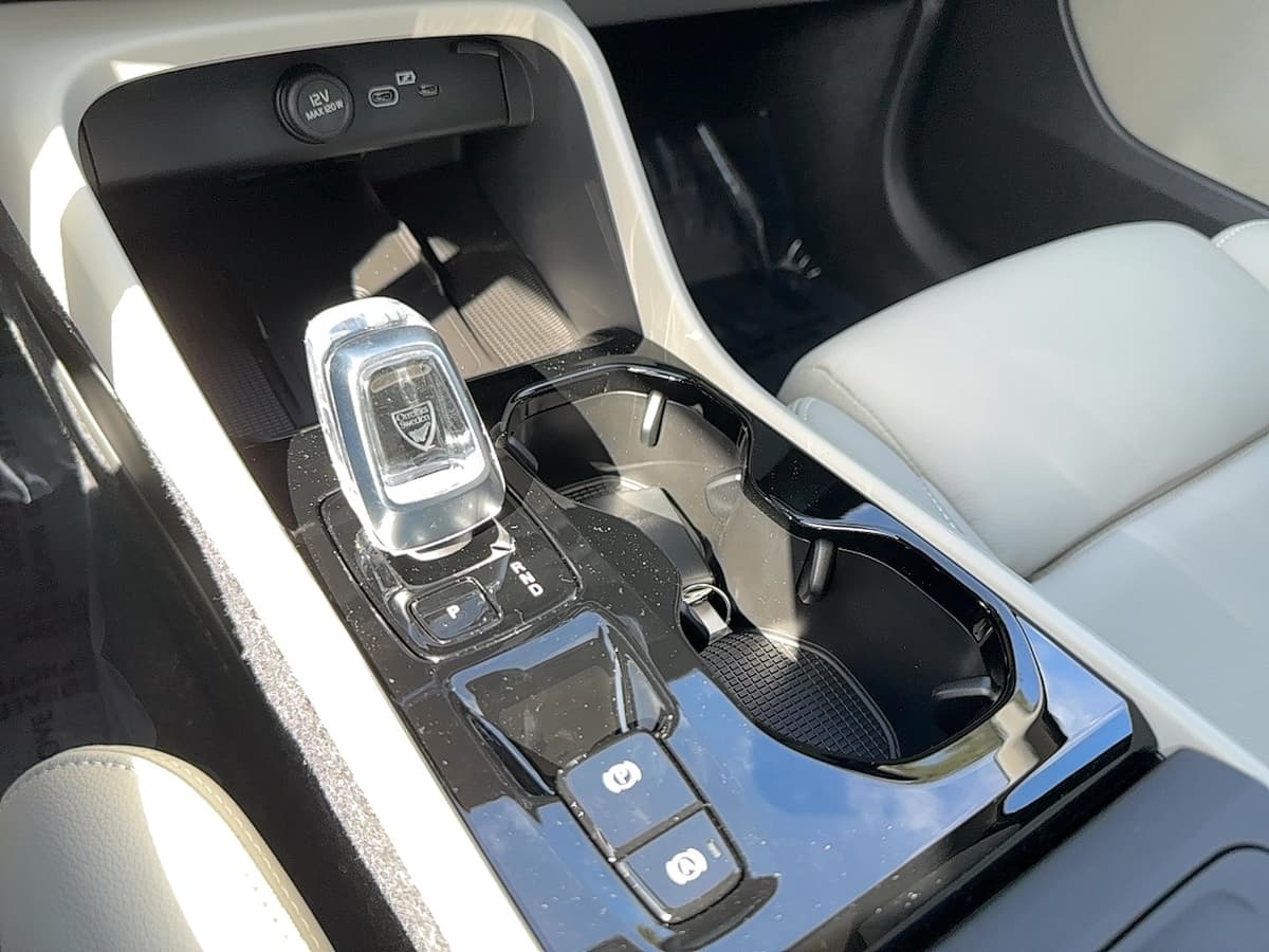 2026 Volvo XC40 - Image 24