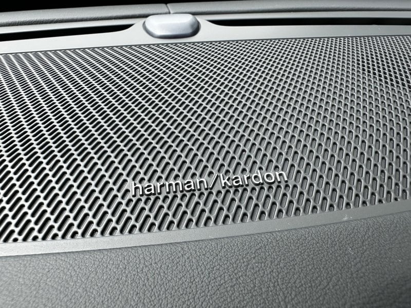 2025 Volvo XC90 plug-in hybrid - Image 16