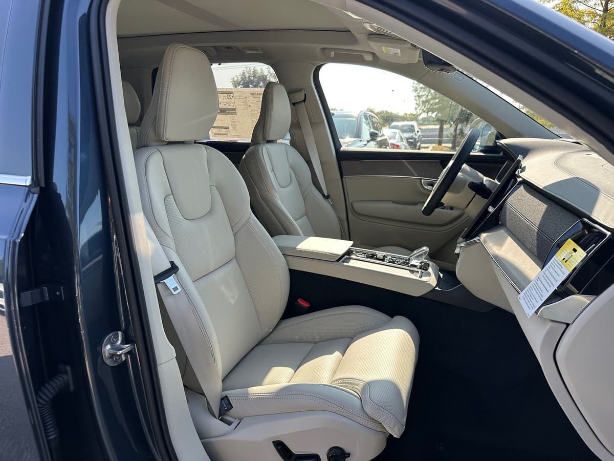 2026 Volvo XC90 - Image 8