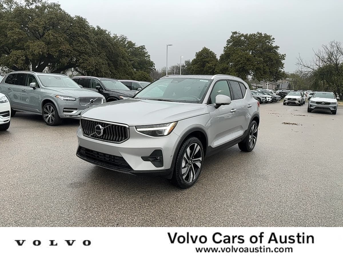 2025 Volvo XC40 - Image 1