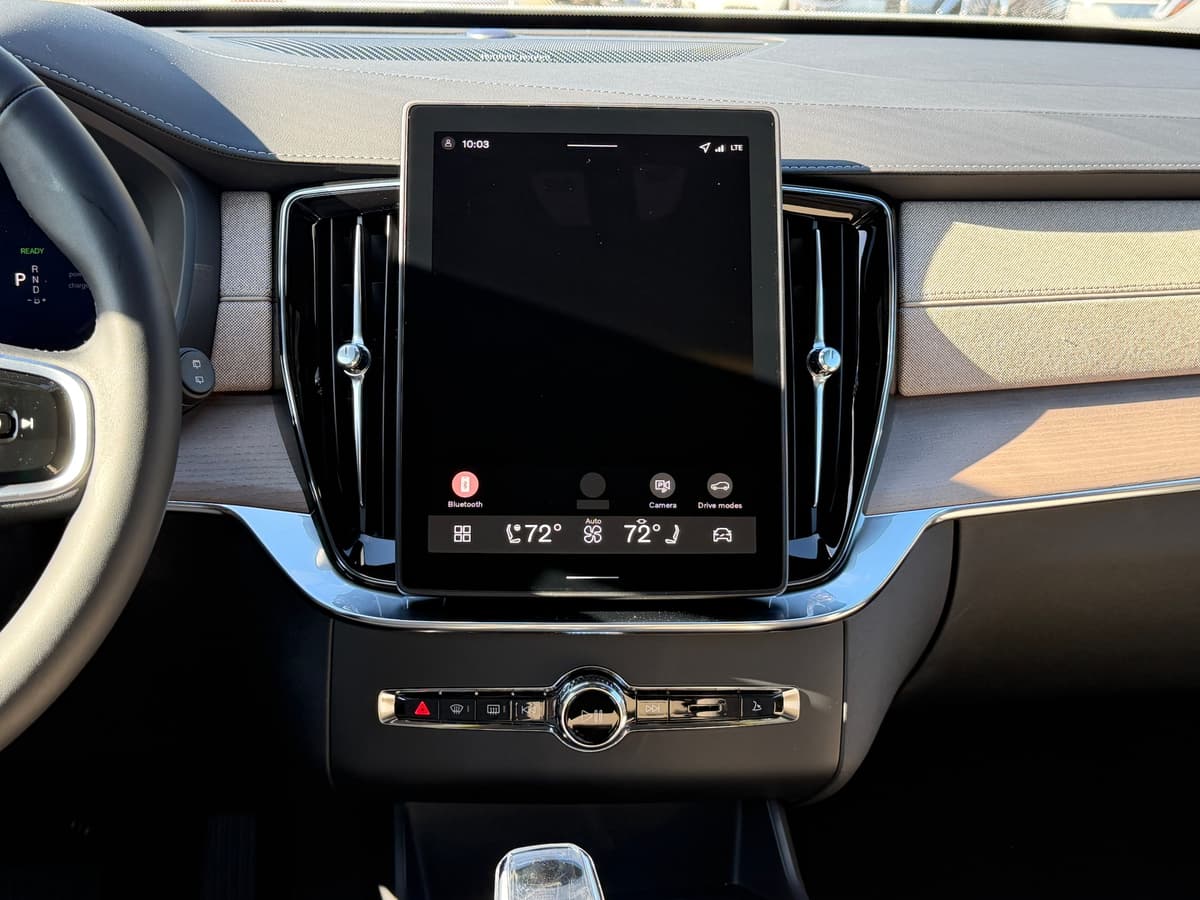 2026 Volvo XC90 plug-in hybrid - Image 13