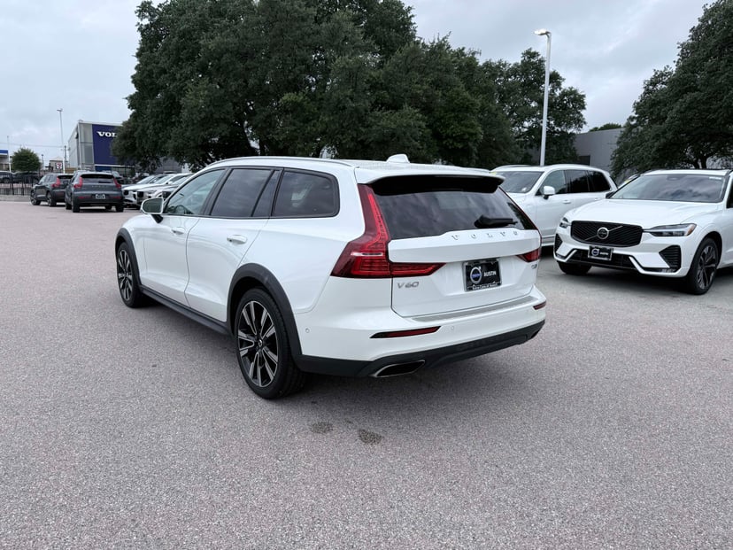 2020 Volvo V60 Cross Country - Image 3