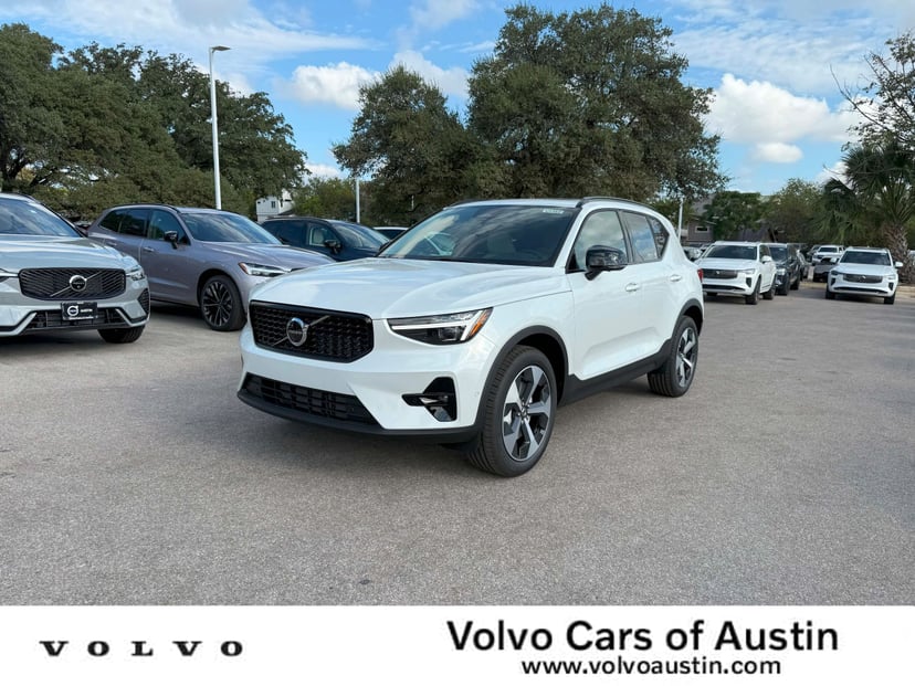 2026 Volvo XC40 - Image 2