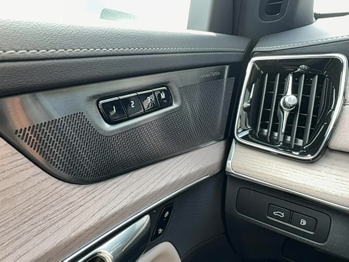 2026 Volvo XC90 plug-in hybrid - Image 18