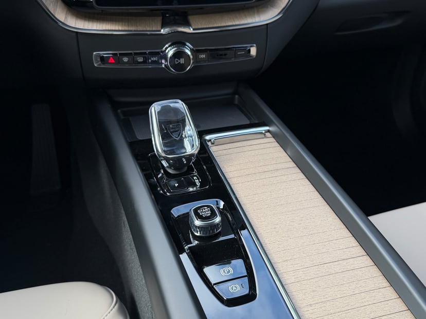 2026 Volvo XC60 - Image 12