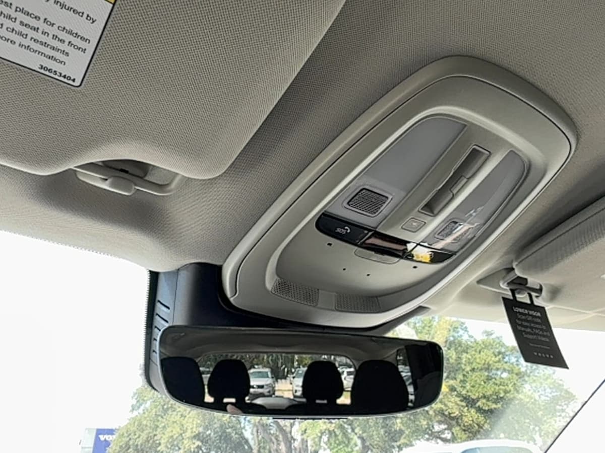 2025 Volvo XC90 - Image 25