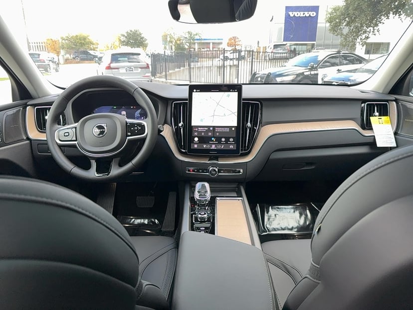 2026 Volvo XC60 - Image 16
