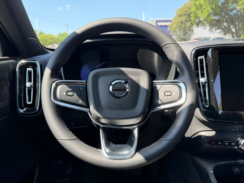 2026 Volvo EX40 - Image 14