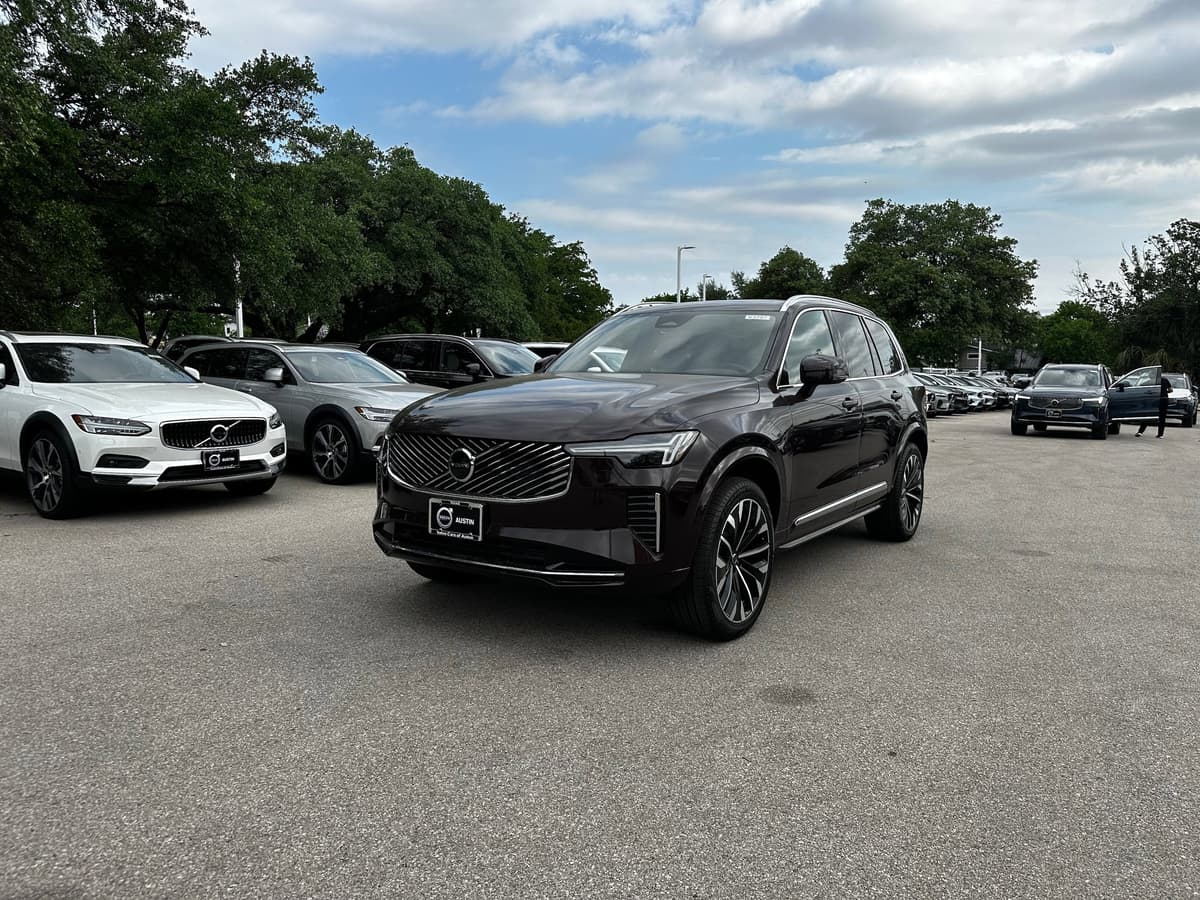 2025 Volvo XC90 - Image 2