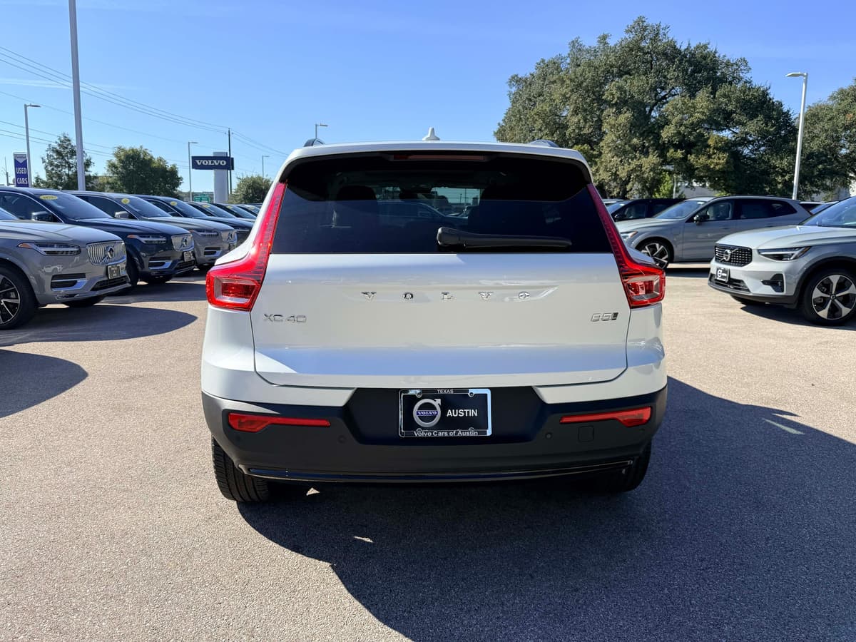 2026 Volvo XC40 - Image 5