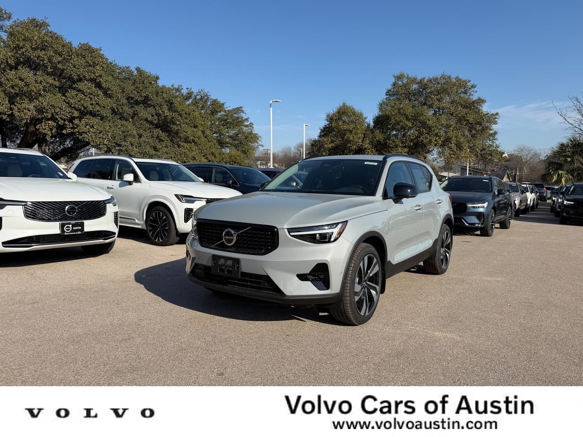 2026 Volvo XC40 - Image 1