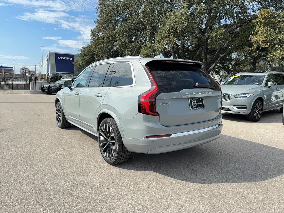 2026 Volvo XC90 plug-in hybrid - Image 4