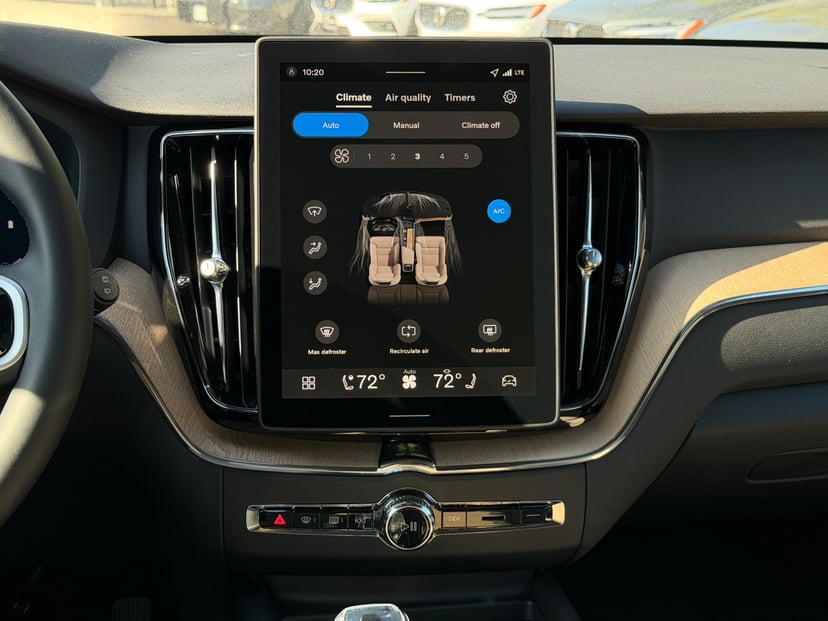 2026 Volvo XC60 - Image 11
